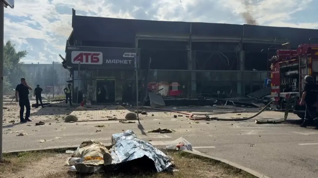 У Чернігові 26 липня: удар по «АТБ», двоє загиблих і вибухи ще на двох локаціях
