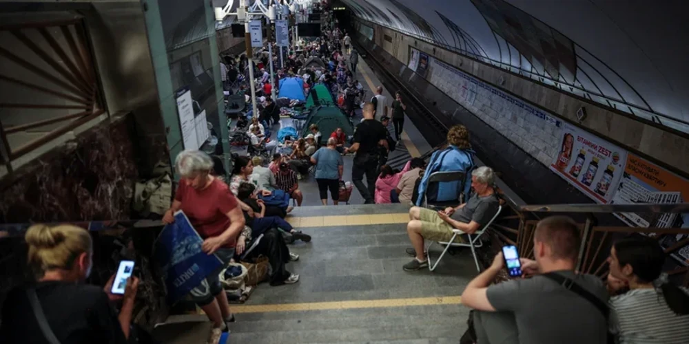 Ілюстративне фото: нічне місто під час оголошеної повітряної тривоги