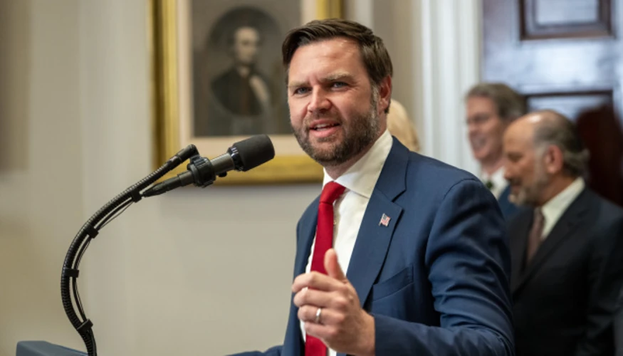 Венс: США фіксують просування на переговорах з Іраном щодо Ормузької протоки
