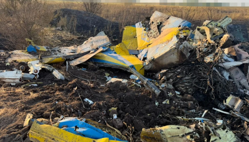 Уламки винищувача МіГ-29 на місці падіння в Березівському районі Одеської області та робота слідчо-оперативної групи ДБР.
