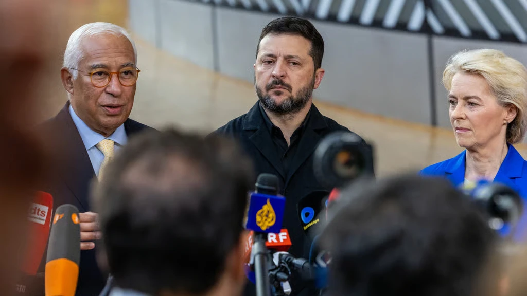 Прапор ЄС поряд із символікою України як позначення ініціативи Євросоюзу залучити міжнародних партнерів до фінансування