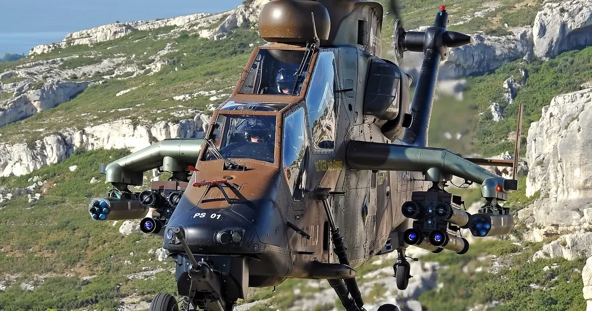 Ударний гелікоптер Eurocopter Tiger виробництва Airbus на стоянці