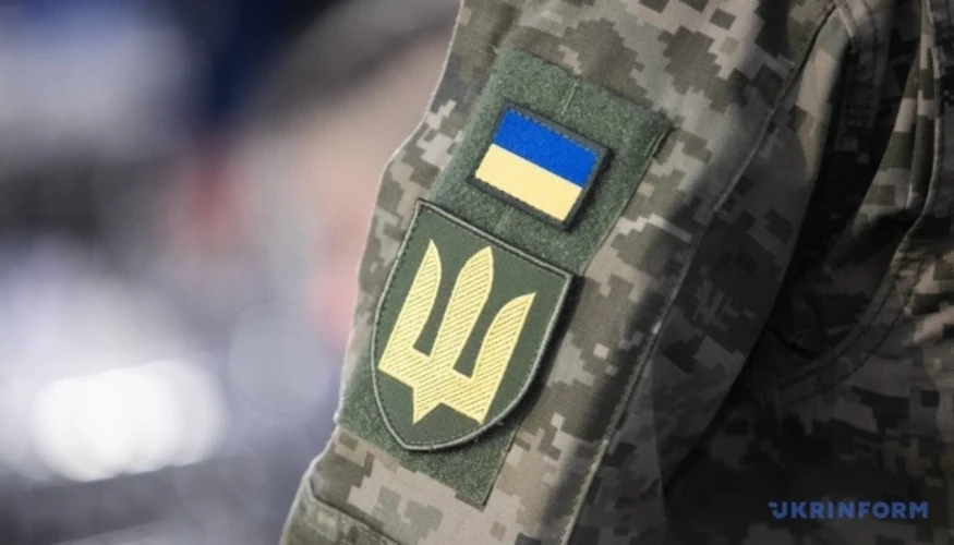 Озброєний нападник у цивільному одязі, село Момотове Харківського району